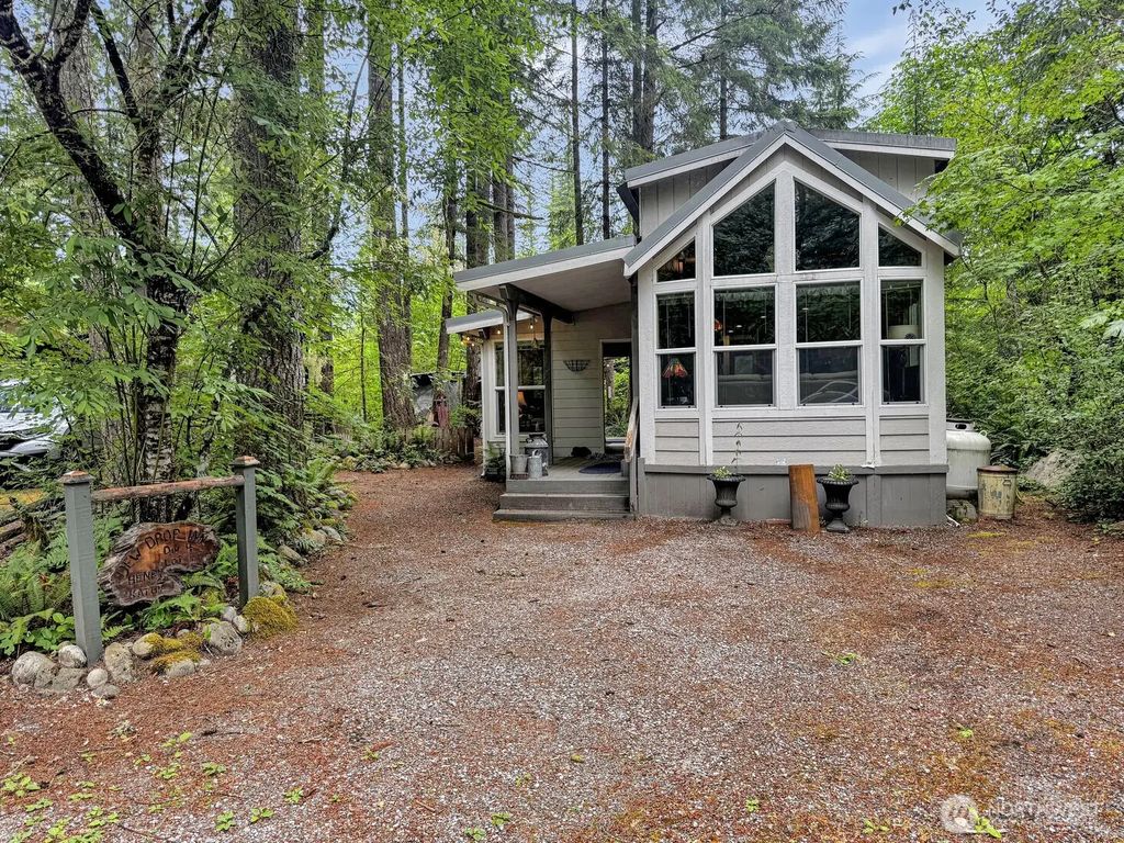 77 4 Christmas Tree Circle, Deming
