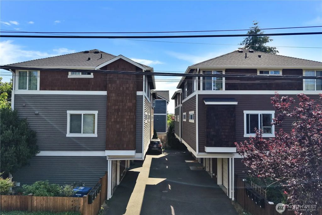 4516 Dayton Avenue N, Seattle