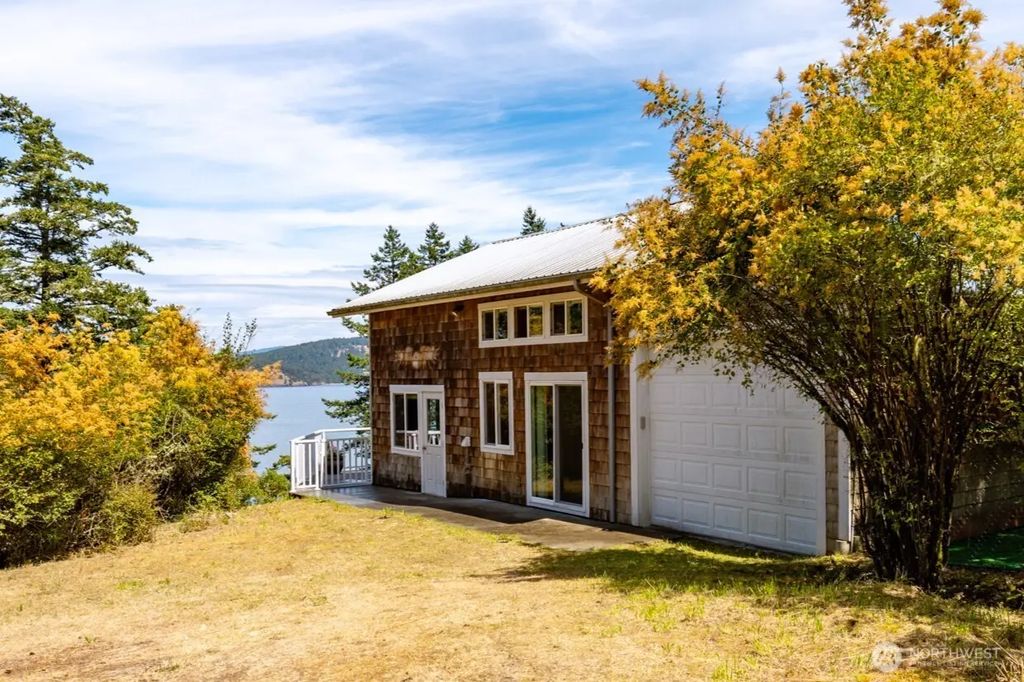 437 Sunrise Road, Lopez Island