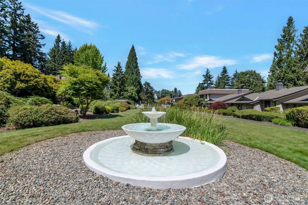 17050 Northup Way 25, Bellevue