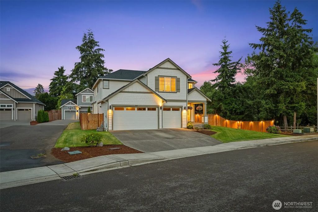 704 26th Avenue Ct, Milton