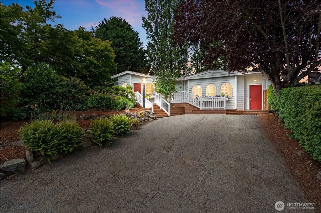 30225 5th Avenue S, Federal Way