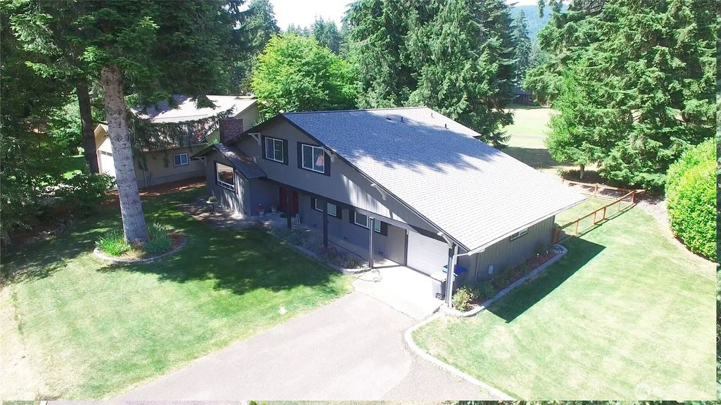 40 N Mt Christie Drive W, Hoodsport