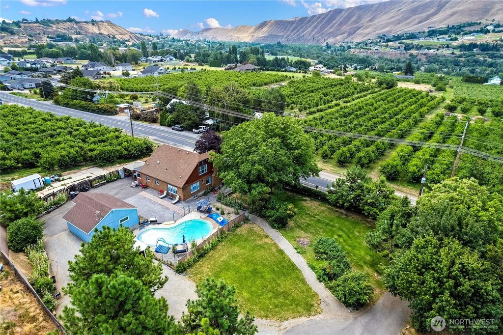 2020 & 2024 Easy St, Wenatchee