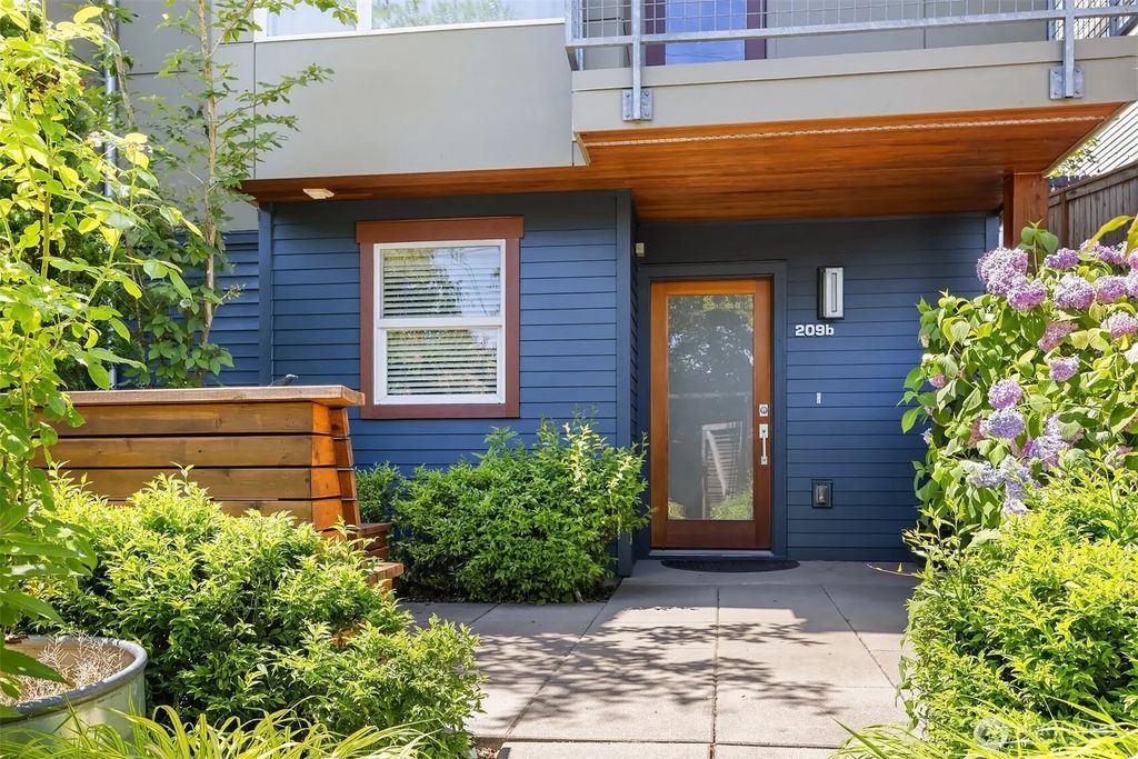 209 27th Avenue E B, Seattle