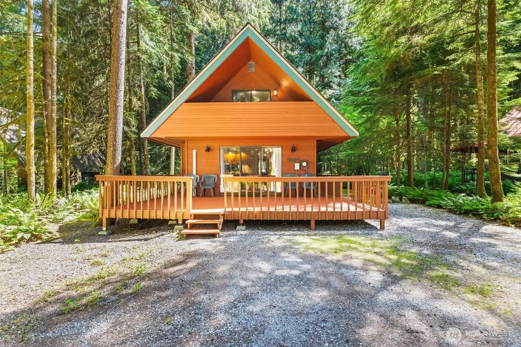 7082 Rainier Way, Glacier