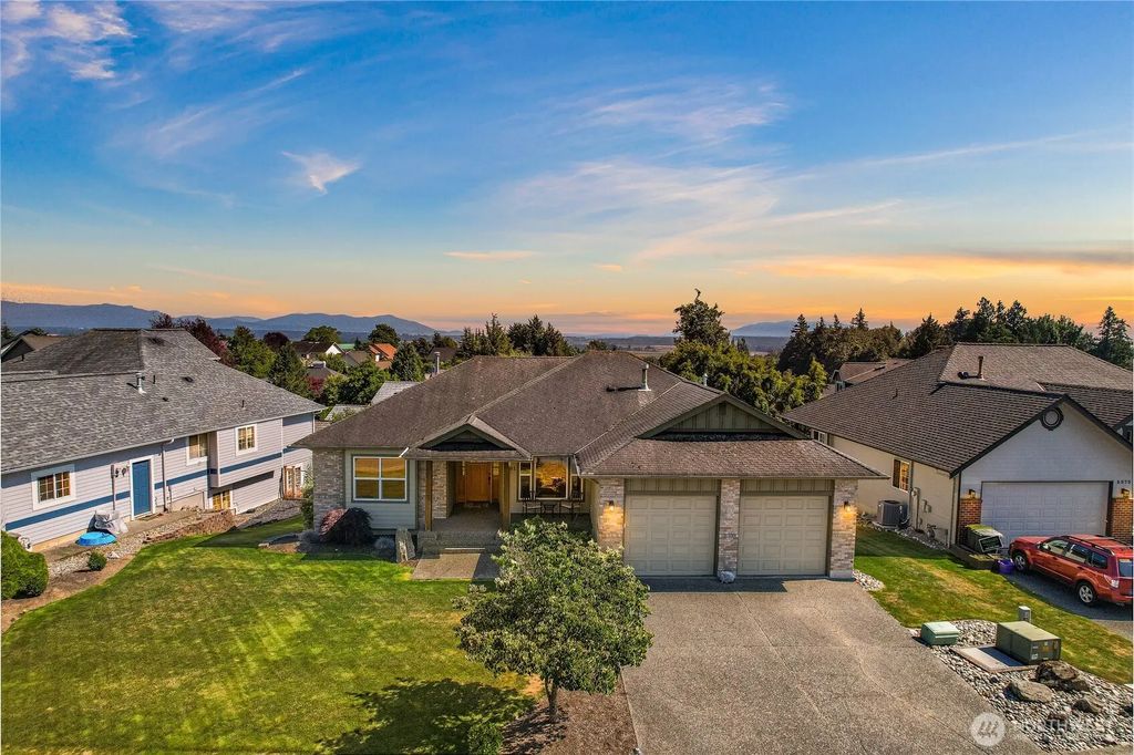2561 Lakeridge Drive, Ferndale