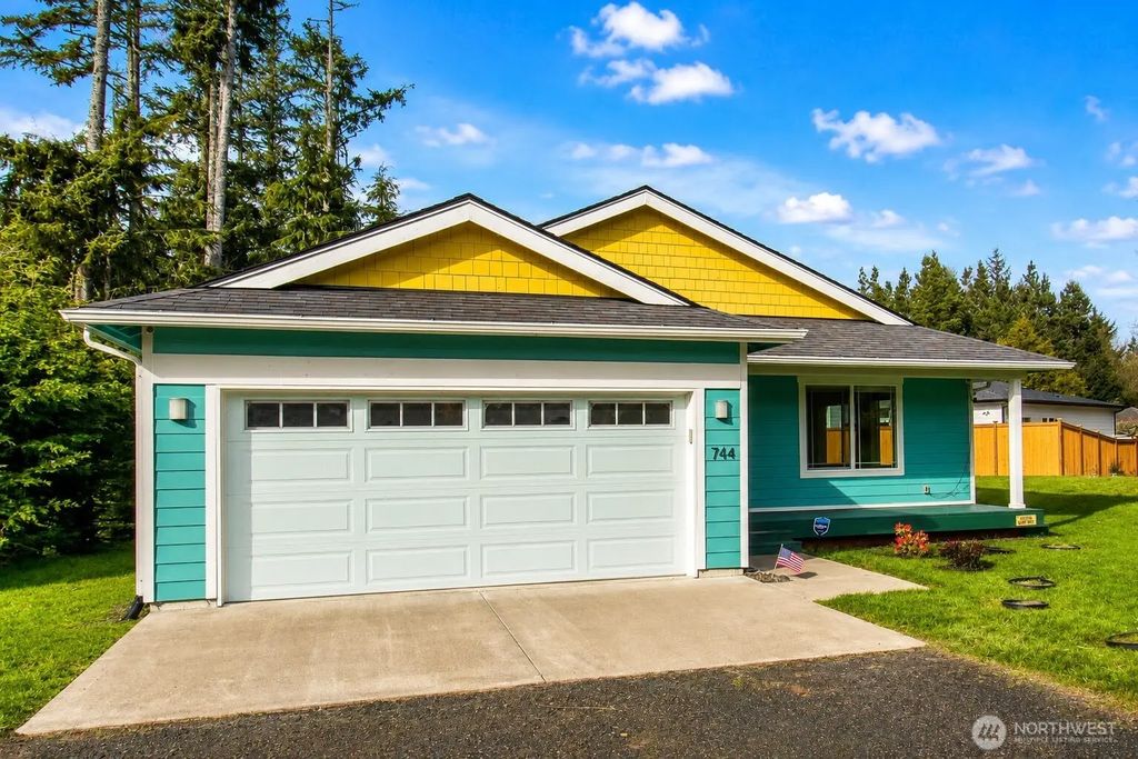 744 Se Evergreen Avenue, Ocean Shores