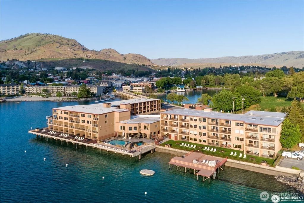 322 W Woodin 301 & 301a Avenue, Chelan