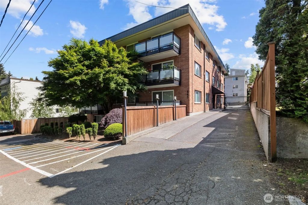 845 Ne 125th Street 404, Seattle