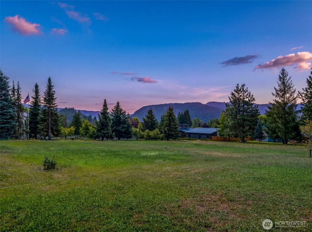 65 Ski Ridge Lane, Leavenworth