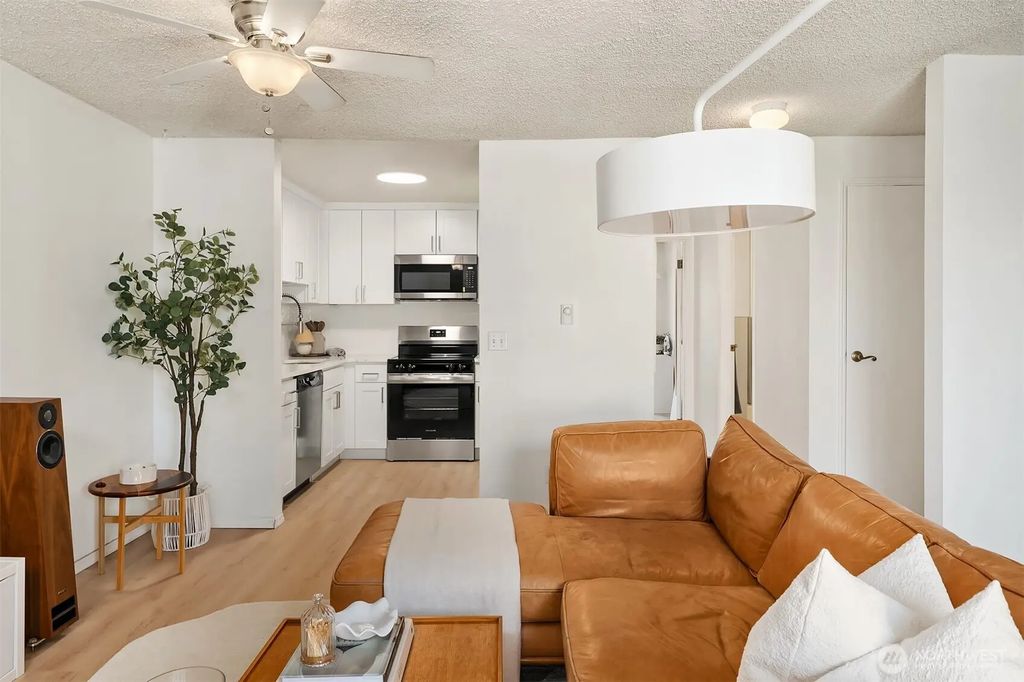 3009 3rd Avenue W 6, Seattle