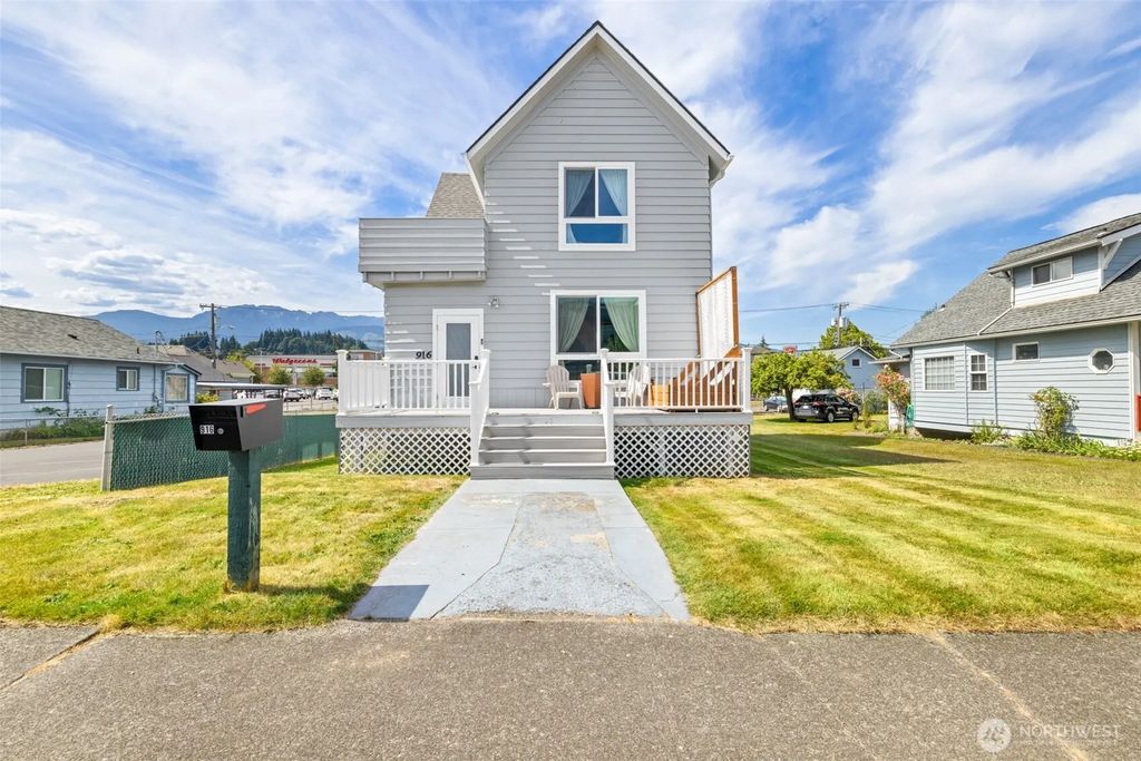 916 Georgiana Street, Port Angeles