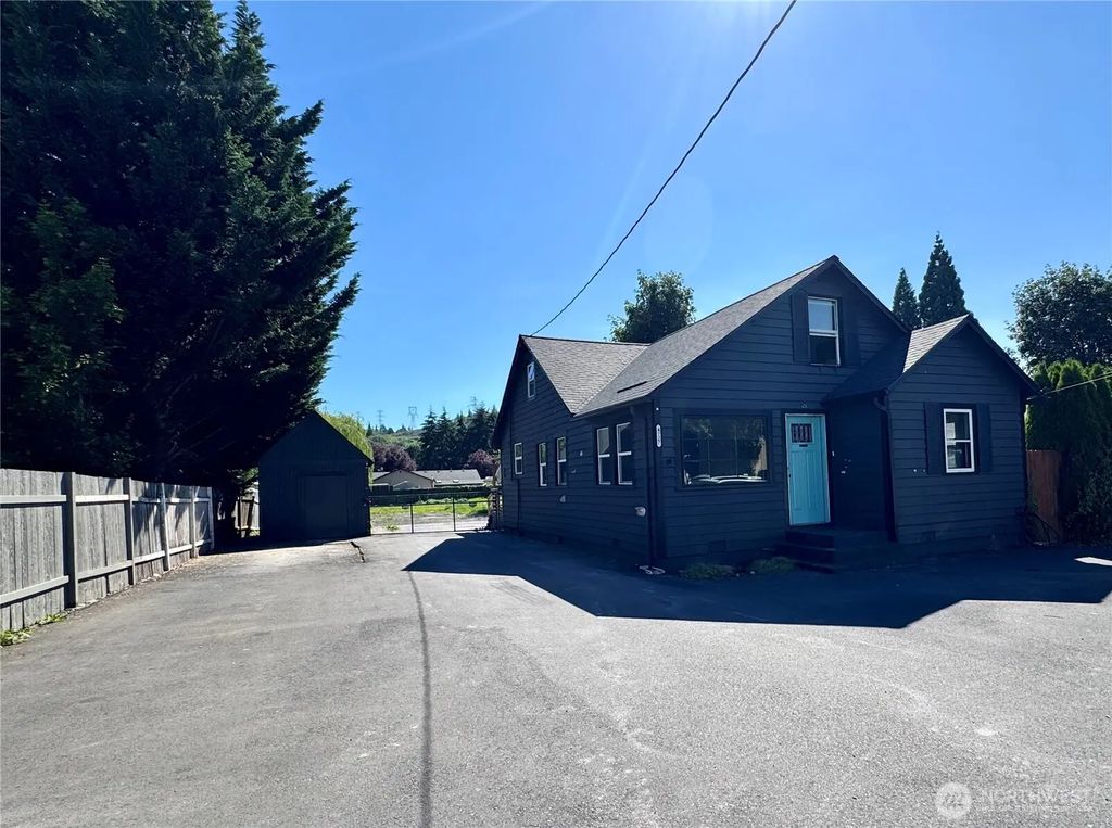 4727 Ocean Beach Highway, Longview