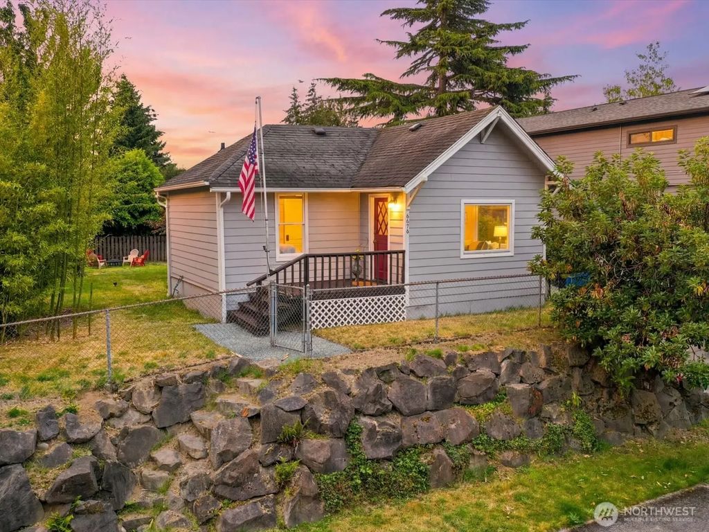 8848 13th Avenue Sw, Seattle