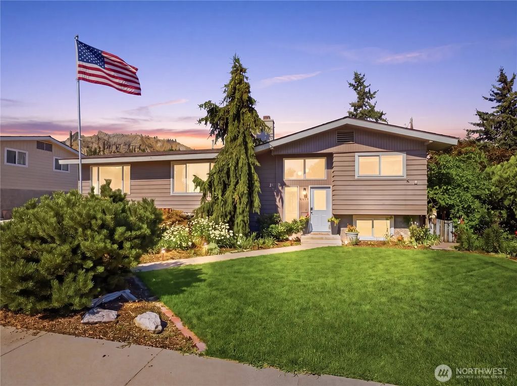 1116 Wedgewood Avenue, Wenatchee