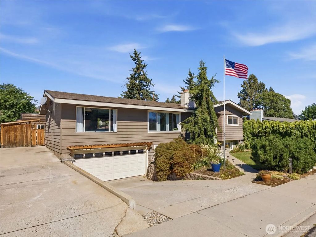 1116 Wedgewood Avenue, Wenatchee