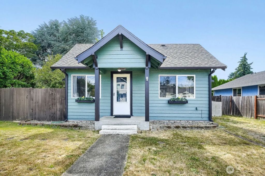 7626 S Winnetka Street, Tacoma