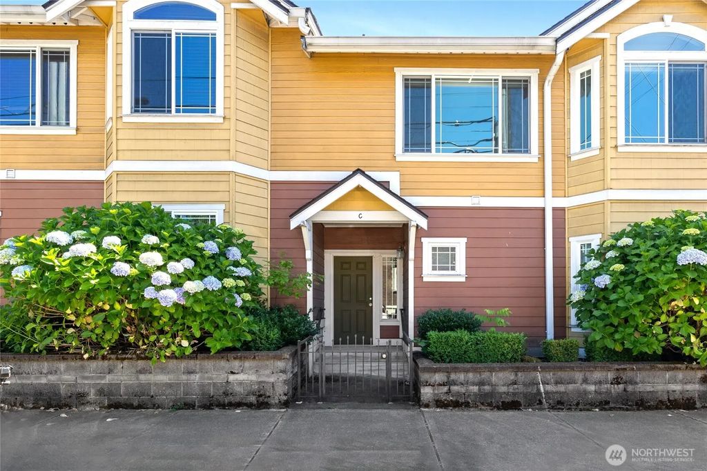 906 6th Avenue C, Tacoma