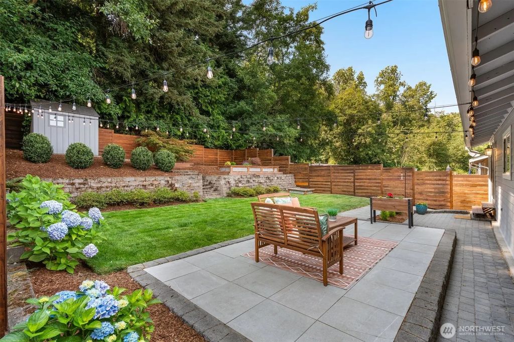 5423 31st Avenue Sw, Seattle