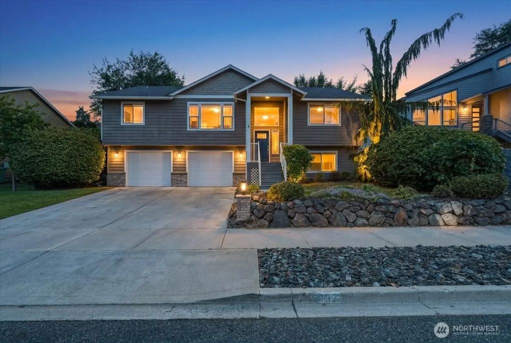 2132 W Honeysett Road, Wenatchee