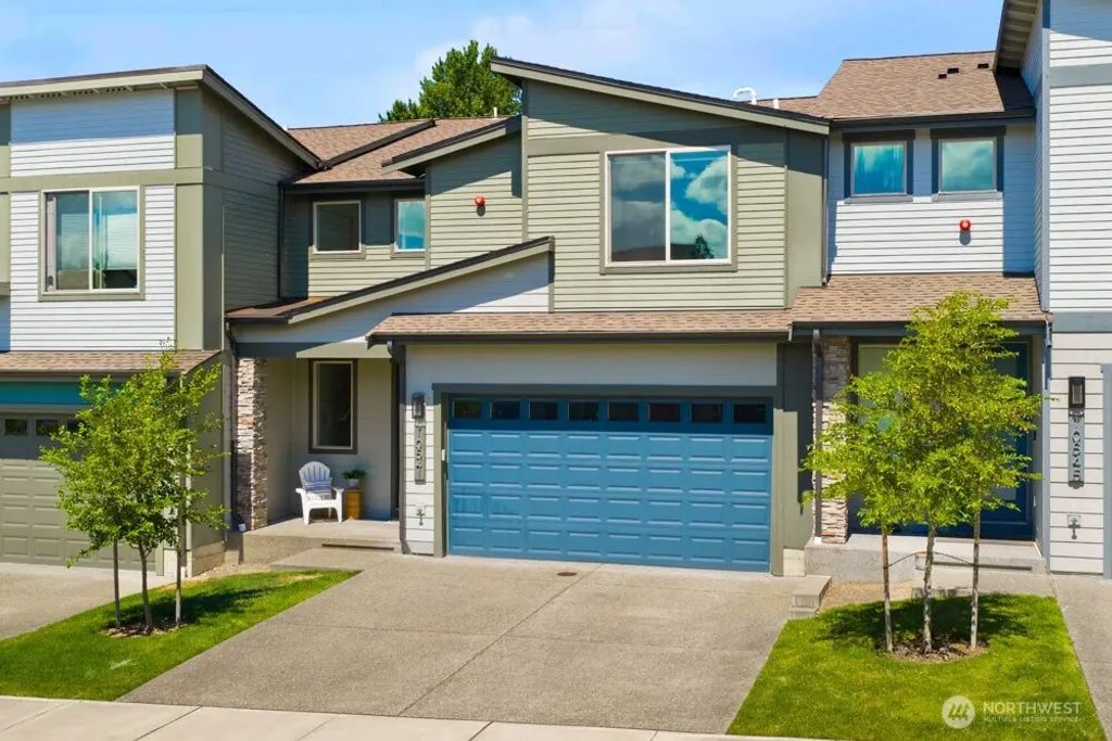 10541 11th Street E, Edgewood