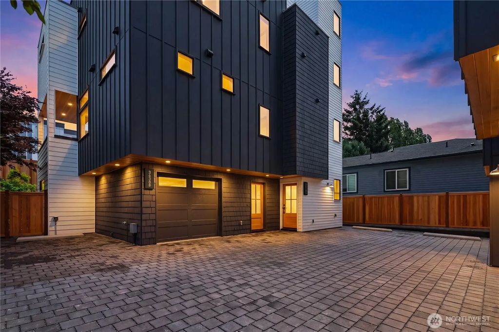 3638 Greenwood Avenue N B, Seattle