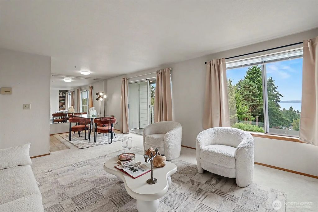 28610 16th Avenue S 202, Federal Way