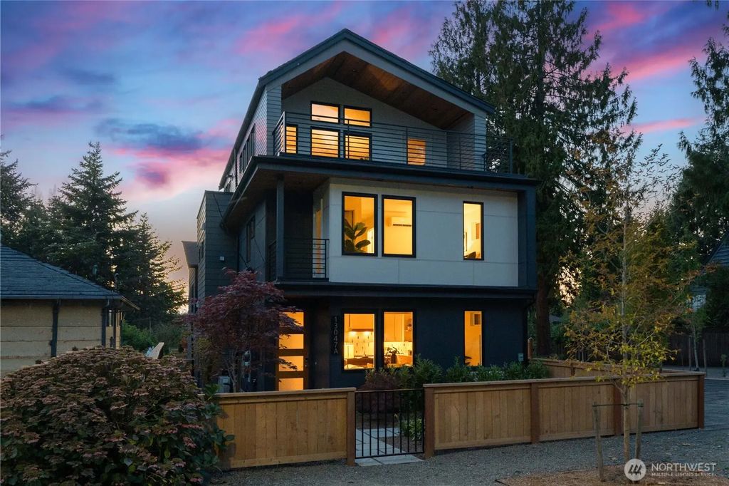 13047 39th Avenue Ne A, Seattle