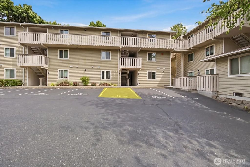 18200 Ne 73rd Avenue A111, Kenmore