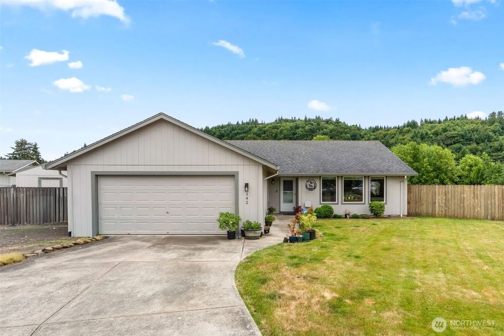 142 Charles Street, Longview