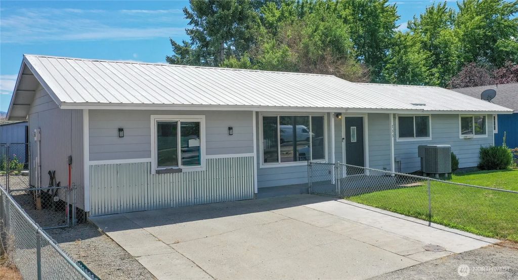 733 Ridge Place, Omak