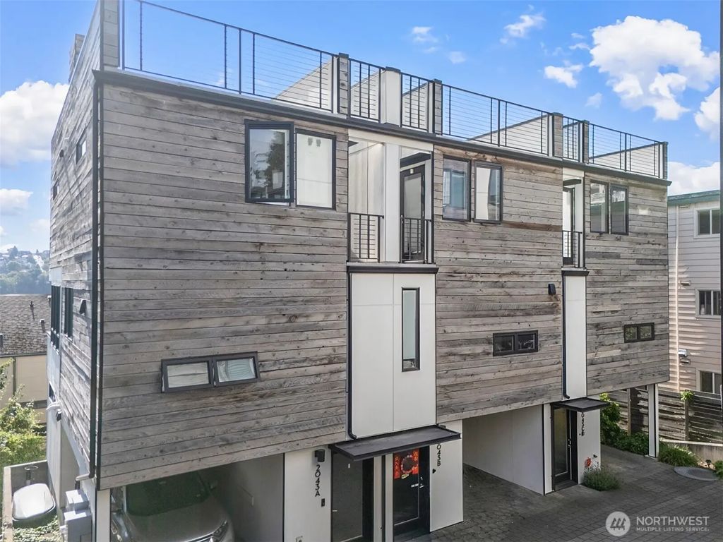 2043 C 13th Avenue W, Seattle