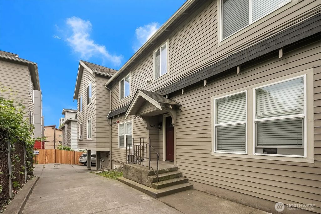 4218 Pasadena Place Ne, Seattle