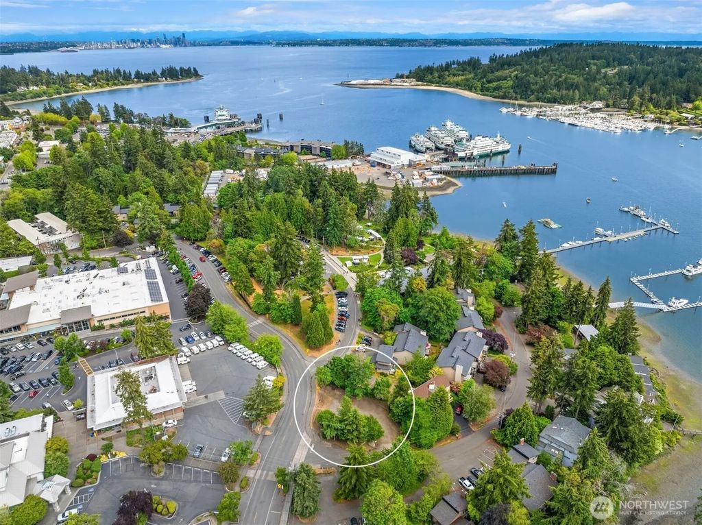 240 Shannon Drive Se, Bainbridge Island