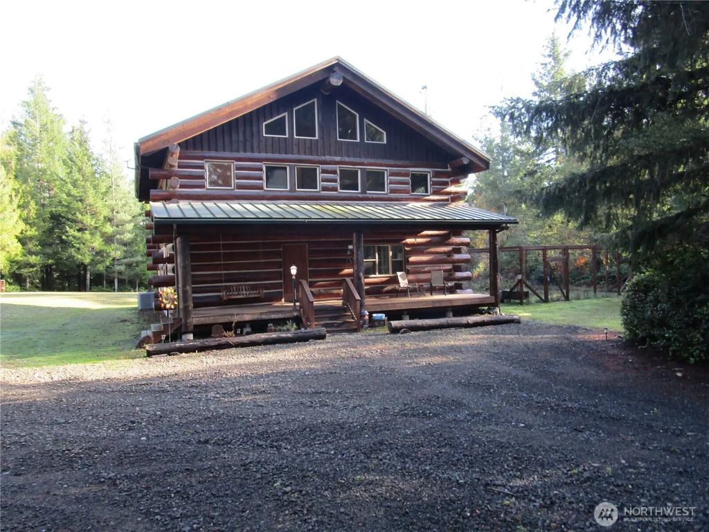 40 E Seahawks Way, Belfair