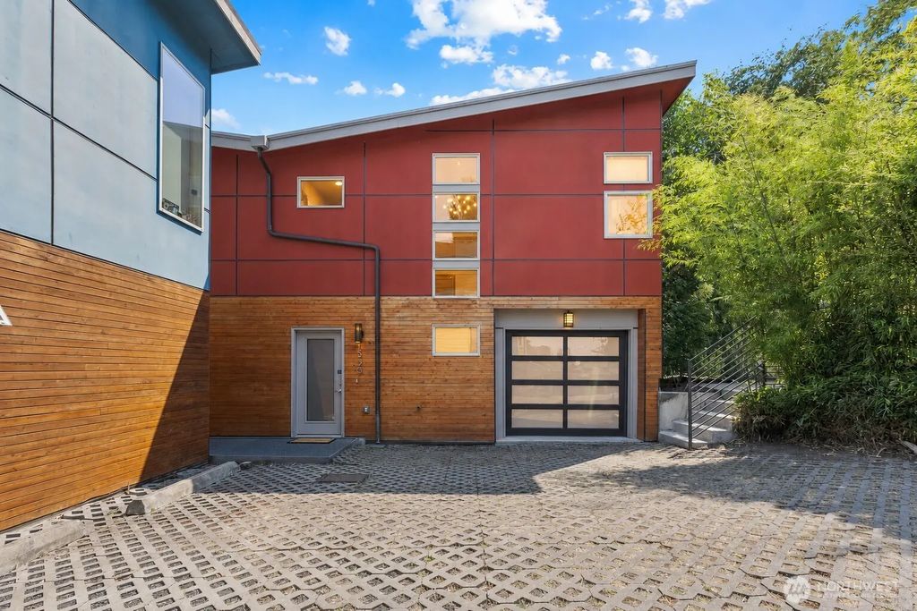1536 Sturgus Avenue S, Seattle