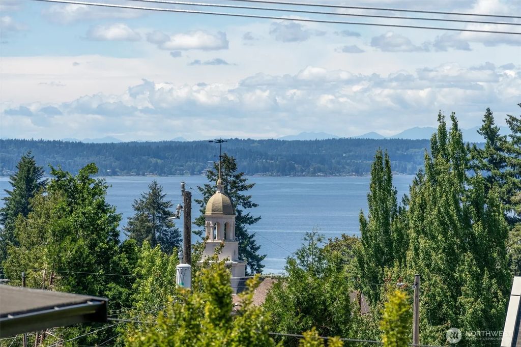 7016 California Avenue Sw E, Seattle