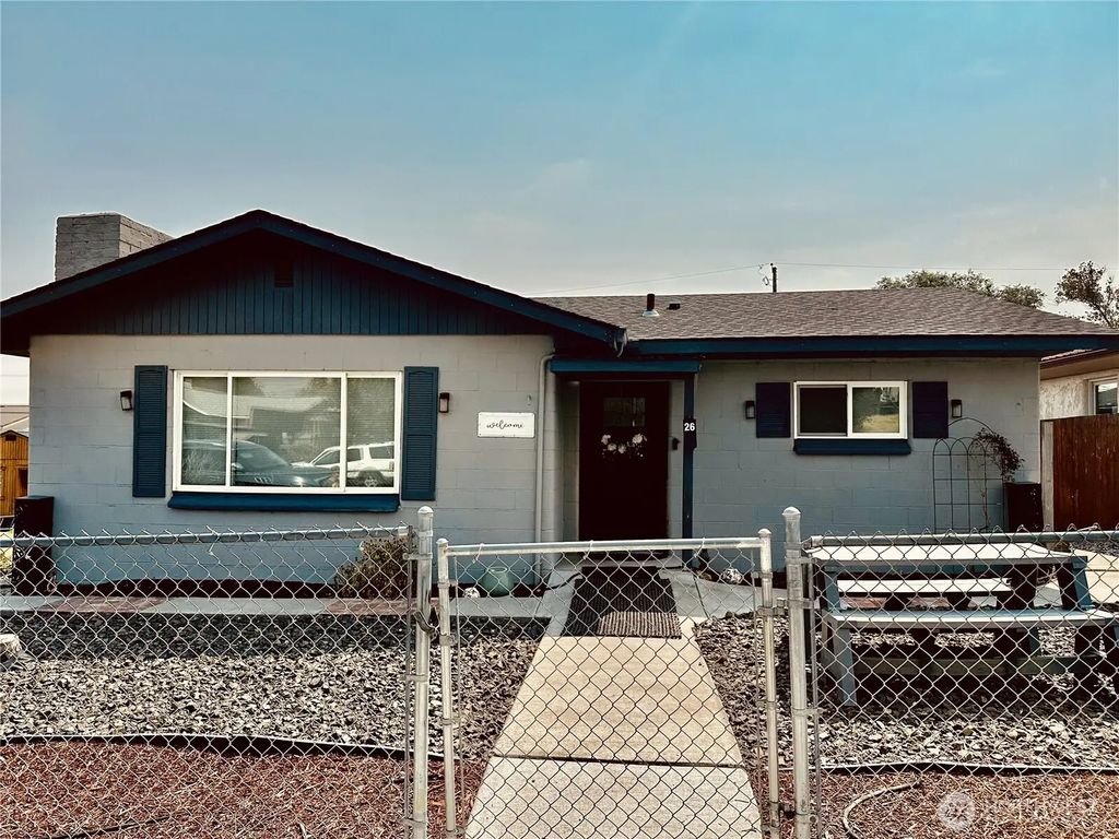 26 Ginkgo Street N, Soap Lake