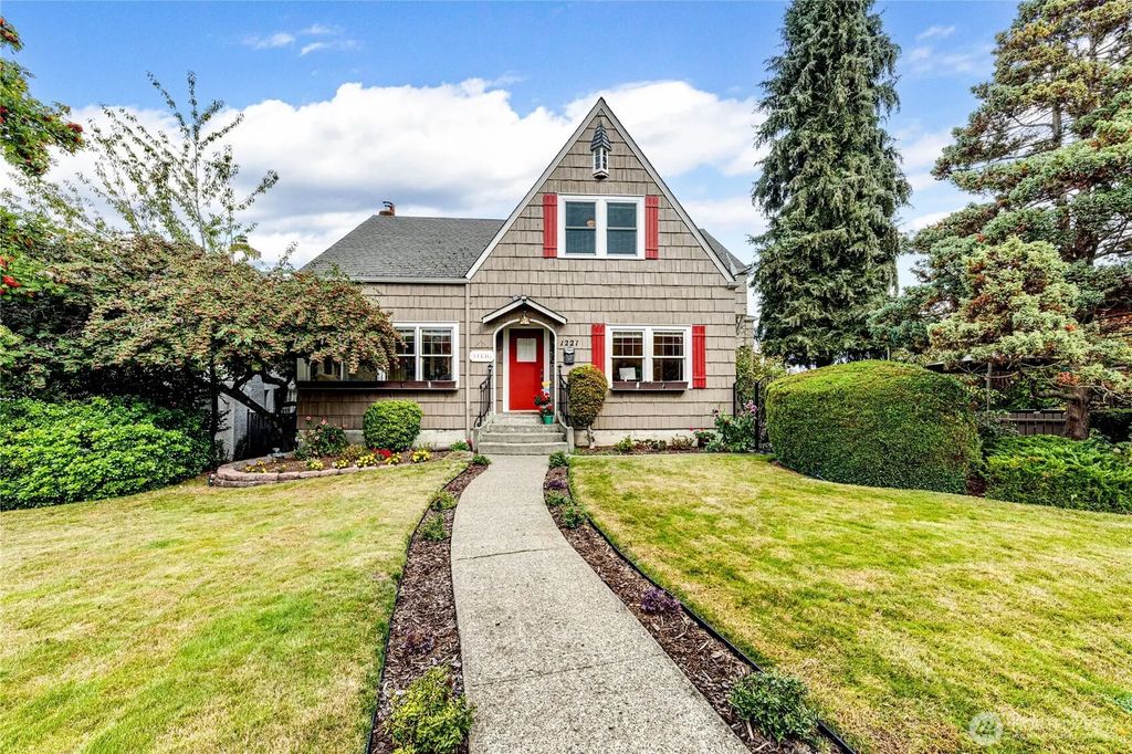 1221 E 2nd Street, Port Angeles