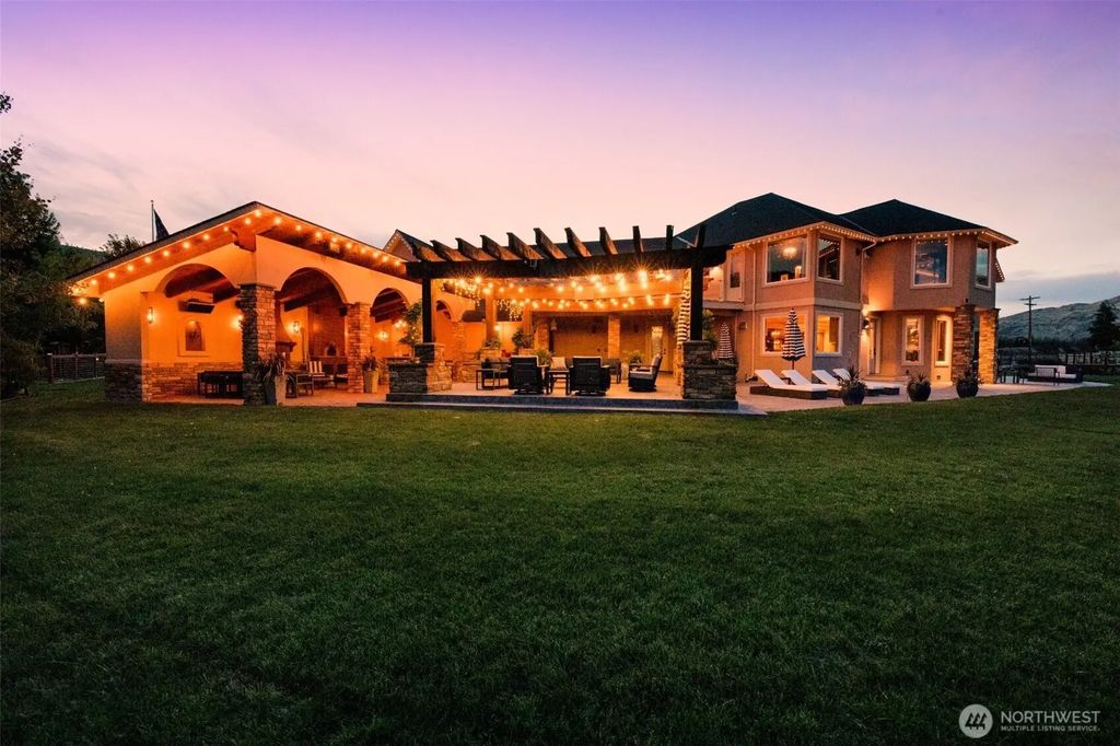 30 Stennes Point Road, Pateros