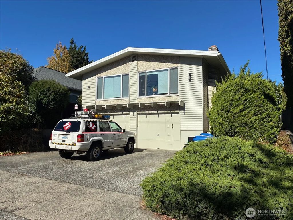 824 Nw 64th Street, Seattle