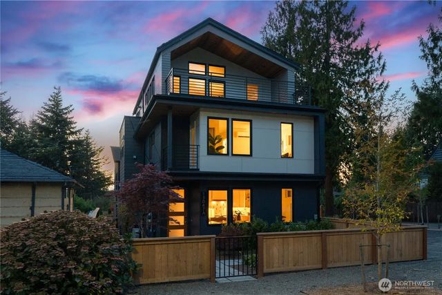 13047 39th Avenue Ne A, Seattle