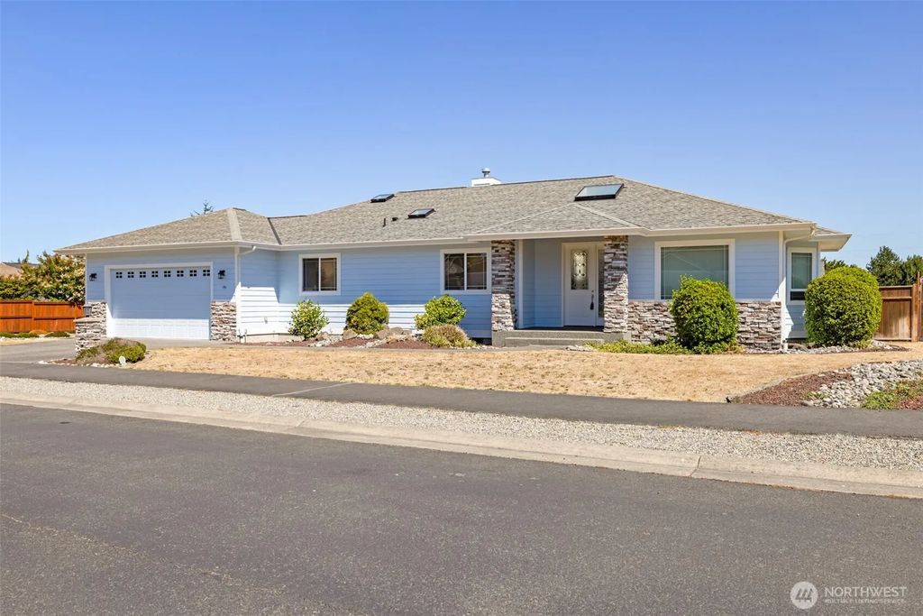 191 Choice Loop, Sequim