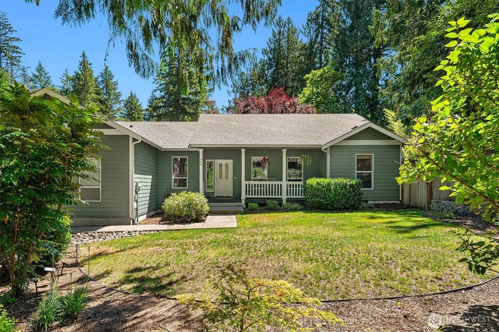 940 E Lakeshore Drive, Allyn