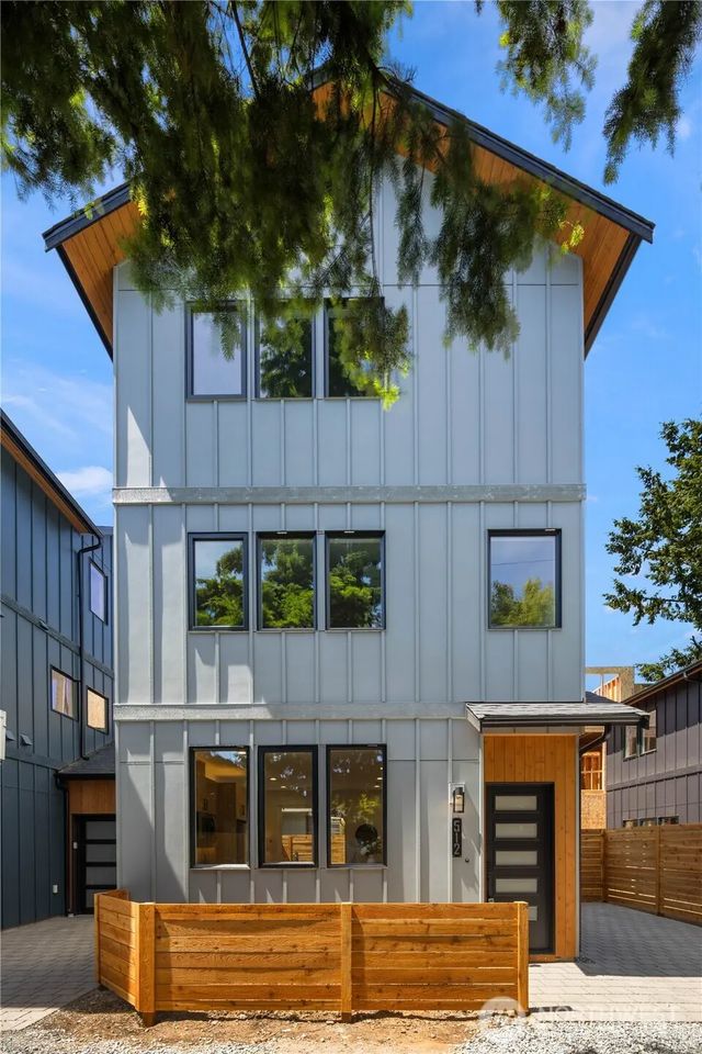 512 N 92nd Street, Seattle
