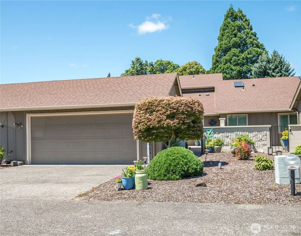 575 Peardale Lane 11, Longview