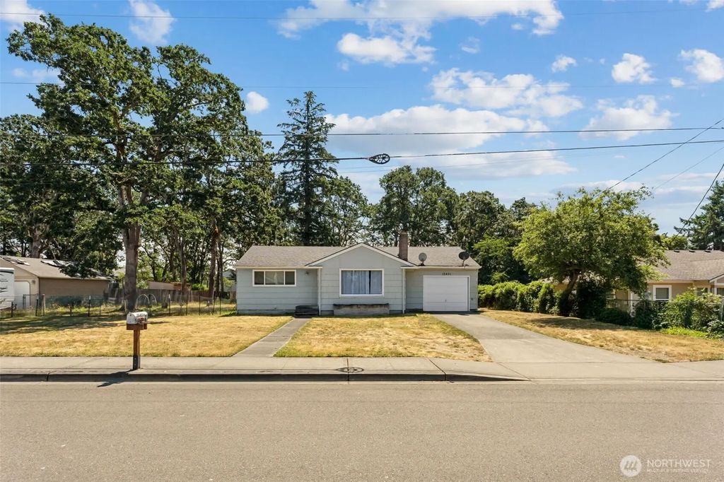 15401 Grant Avenue Sw, Lakewood