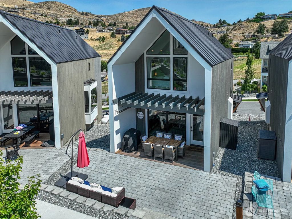 1402 Cottage Lane, Chelan