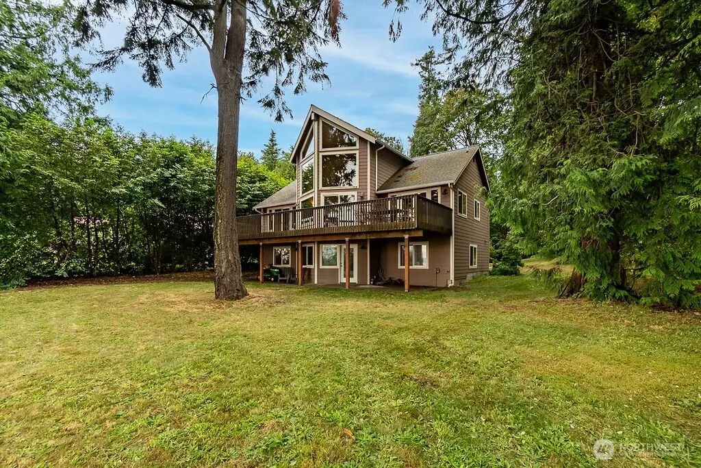 8 W Gedney Way, Hat Island